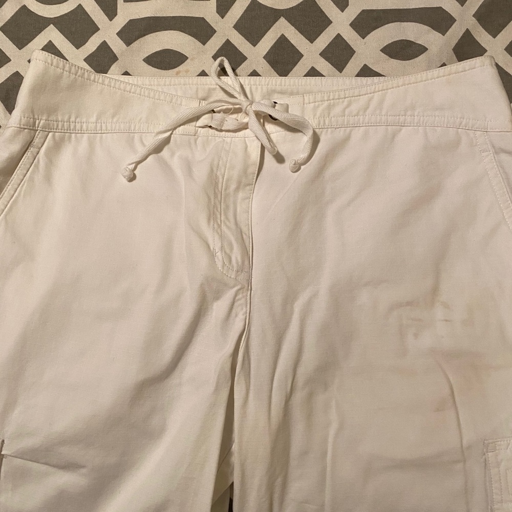Jones New York white Capri pants